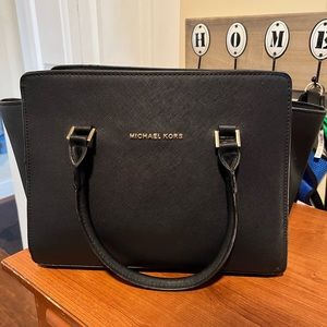 Micheal kors black bag